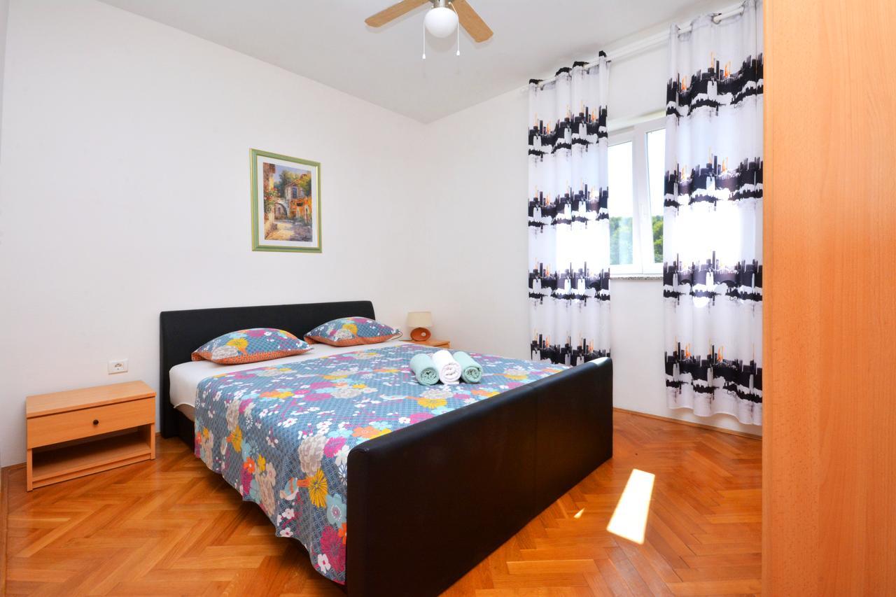 Villa Paris Necujam Ngoại thất bức ảnh